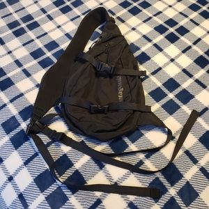 Patagonia 8L Atom sling bag